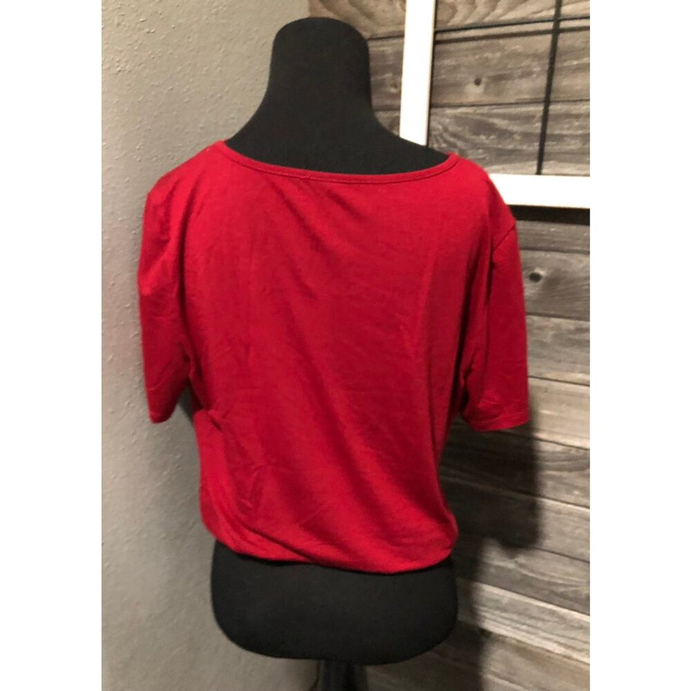Wonder Woman crop top burgundy shirt size medium - Picture 2 of 3